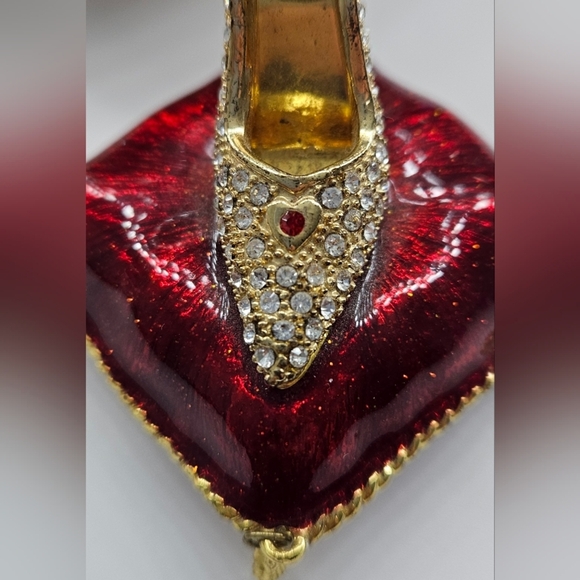 πUnique Vintage Red And Gold Trinket Box Rhinestone High Heel Jewelry Decorπ - Picture 6 of 8